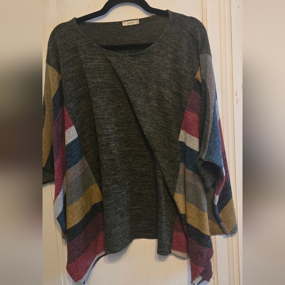 Jodifl Knit Tip With Colorful Striped Sleevws